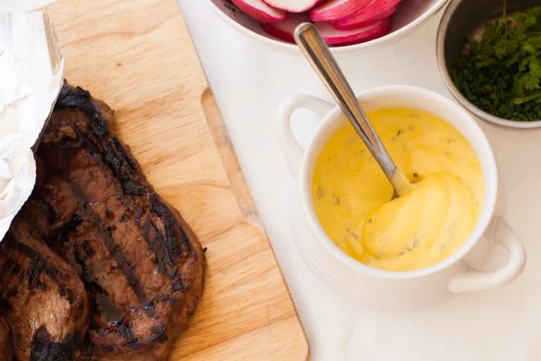 Steak with bearnaise sauce